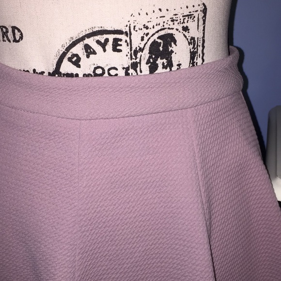 5 for 20.00 2 Juniors Skirts. - Picture 5 of 6